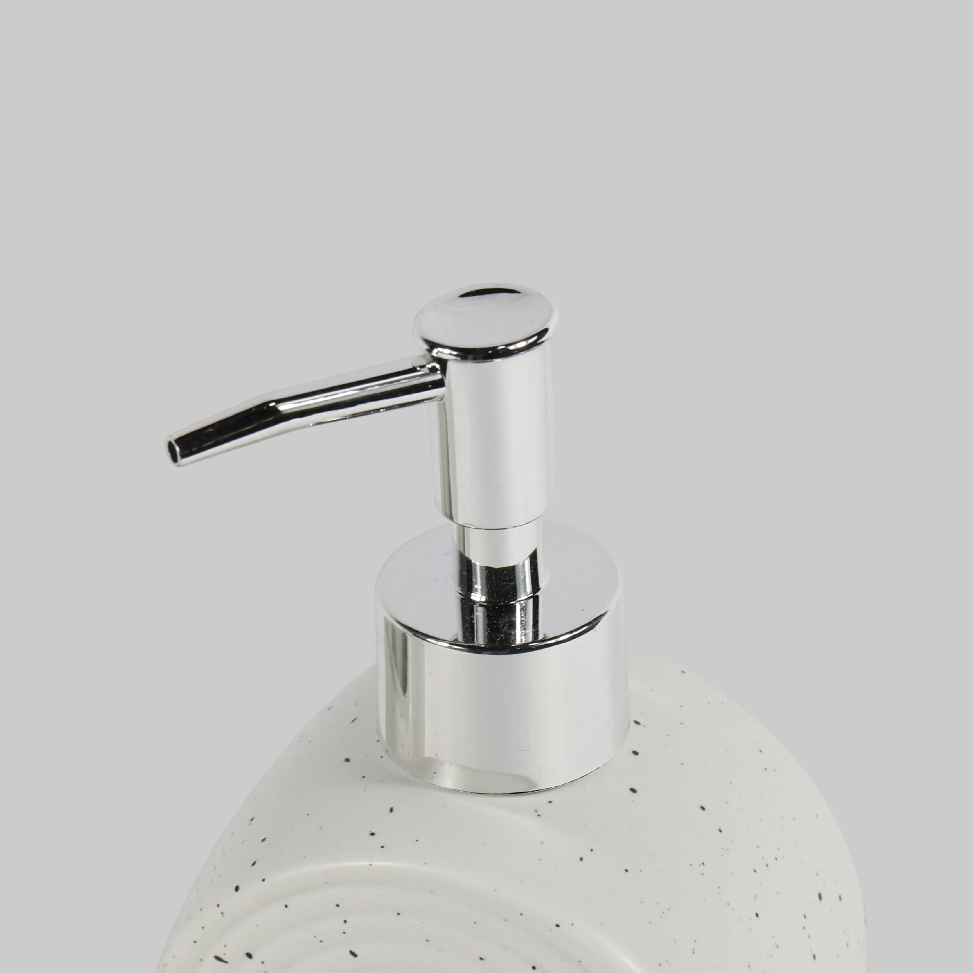 Oval shaped bathroom ceramic set