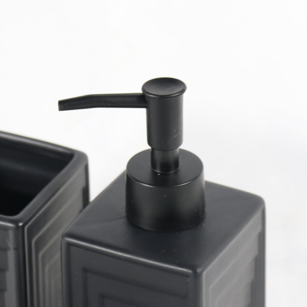 Box shaped black bathroom ceramic set