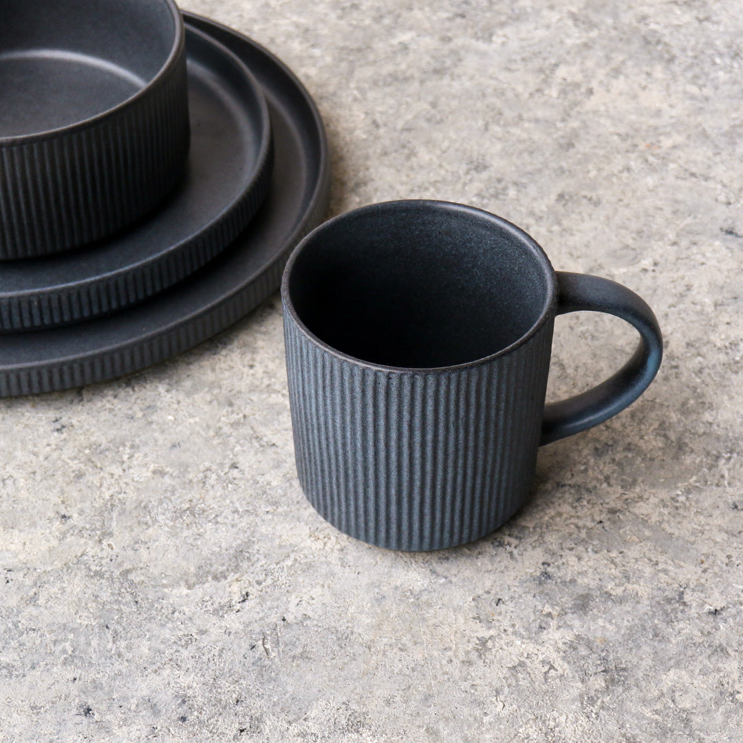 Black dinnerware set