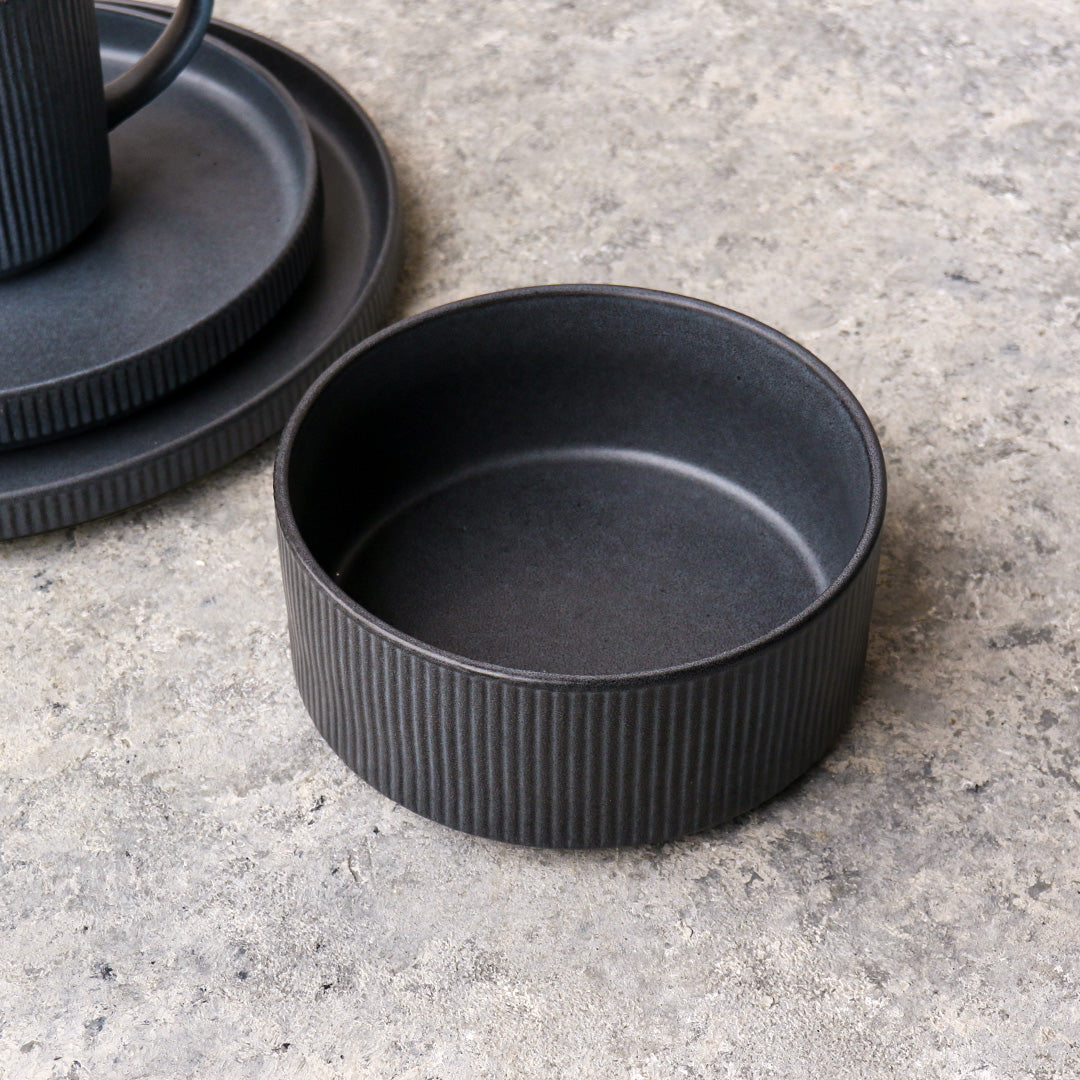 Black dinnerware set