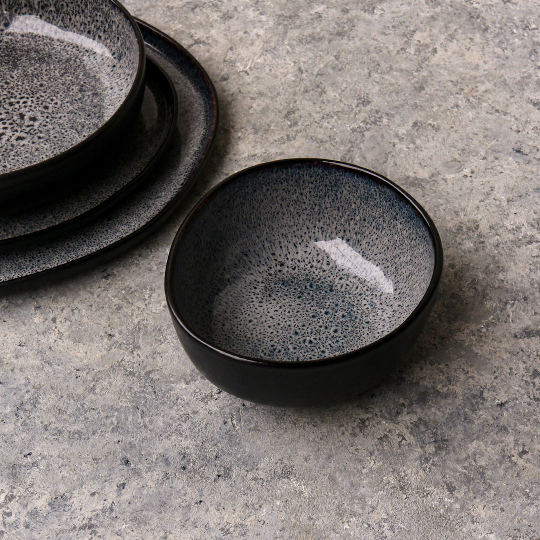 Black Dinnerware set