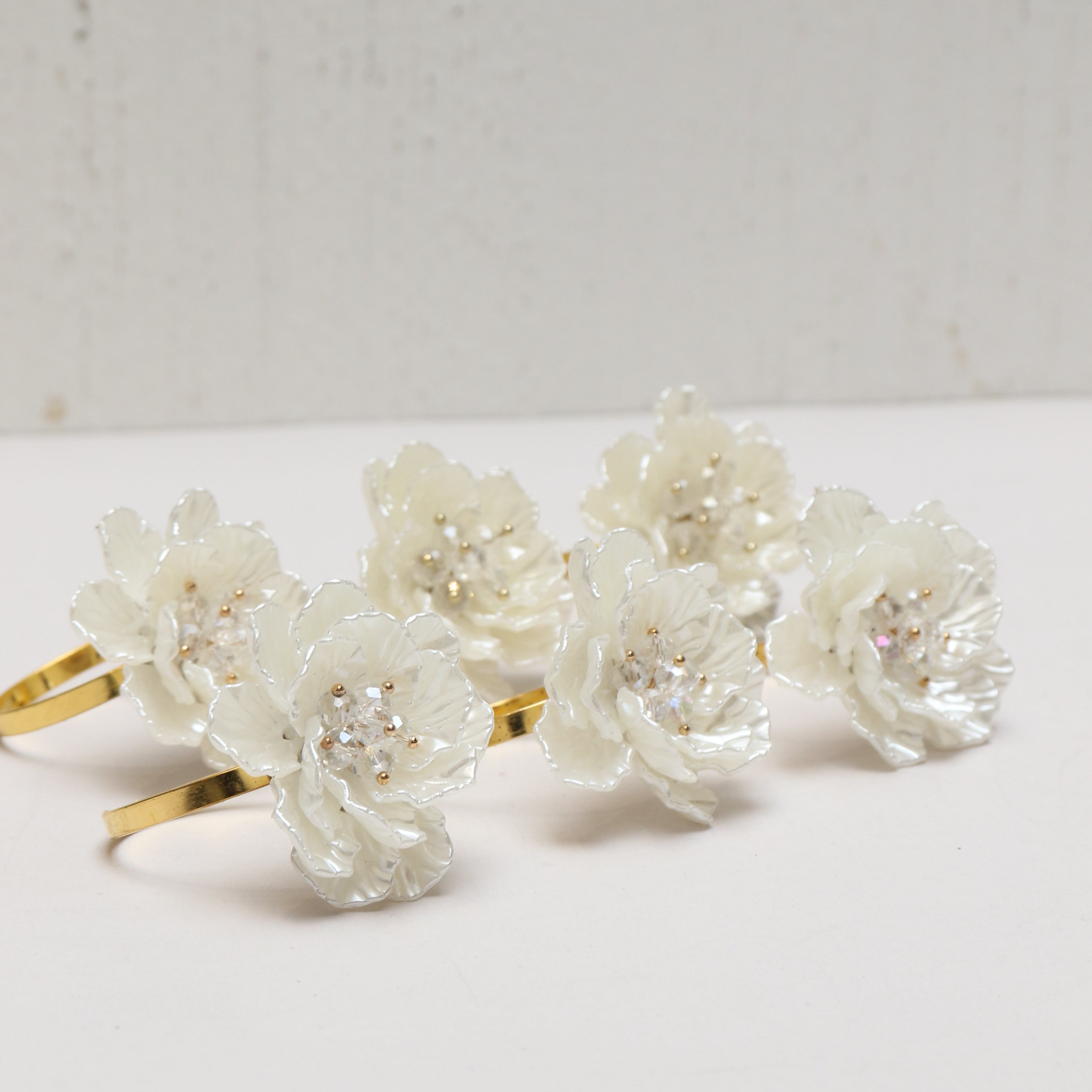 napkin rings 6 pieces  white flower