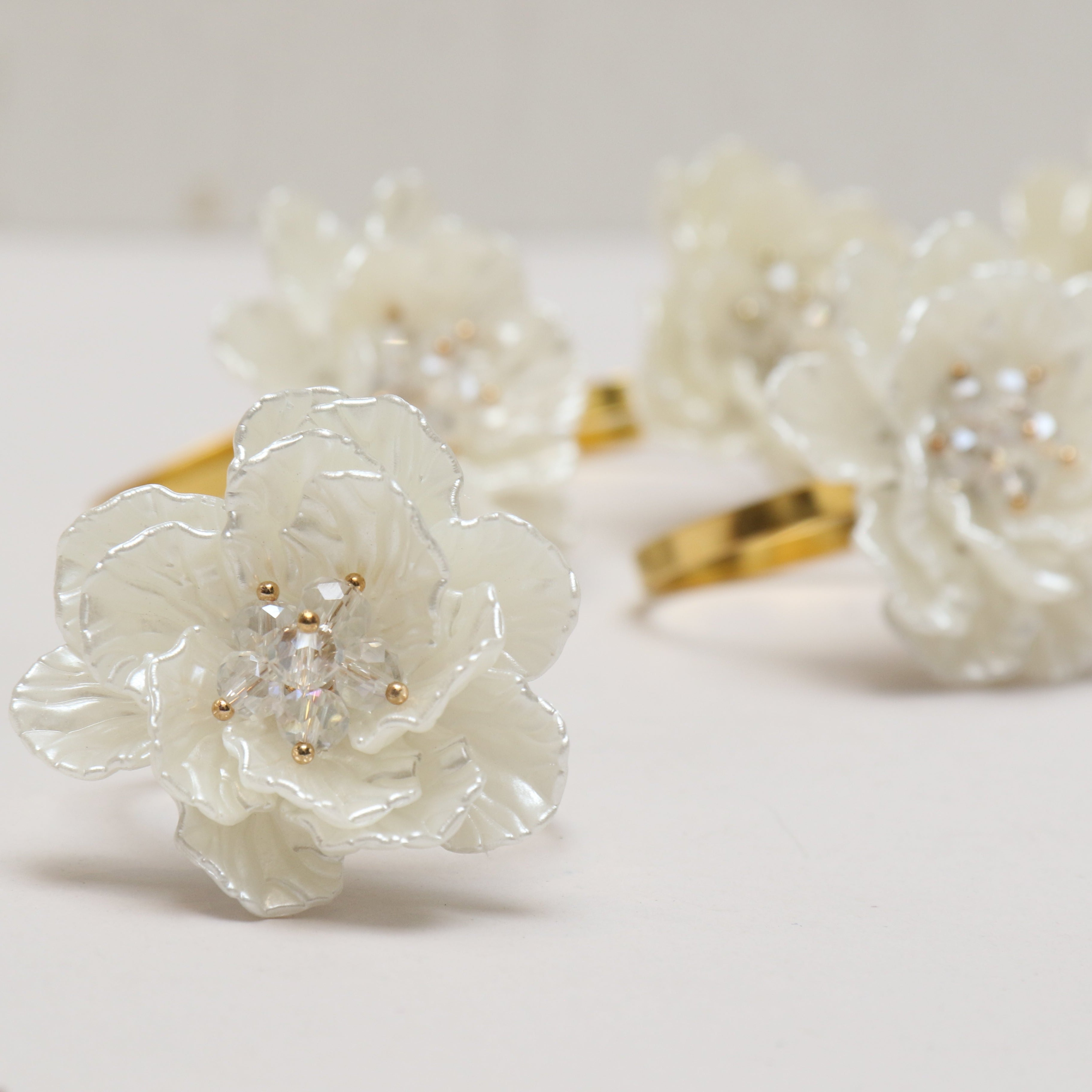 napkin rings 6 pieces  white flower
