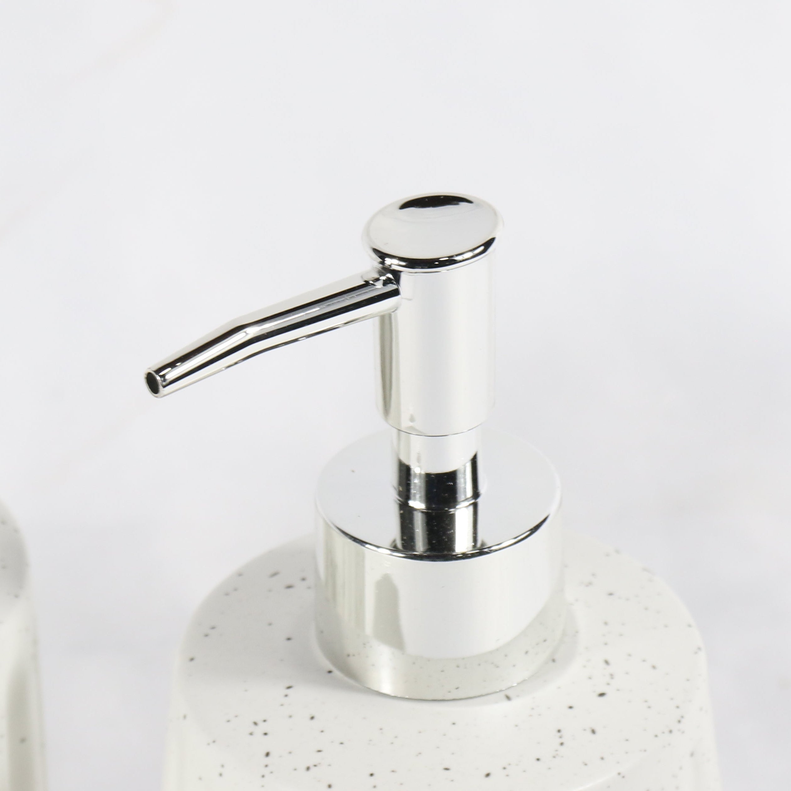 Bathroom ceramic set