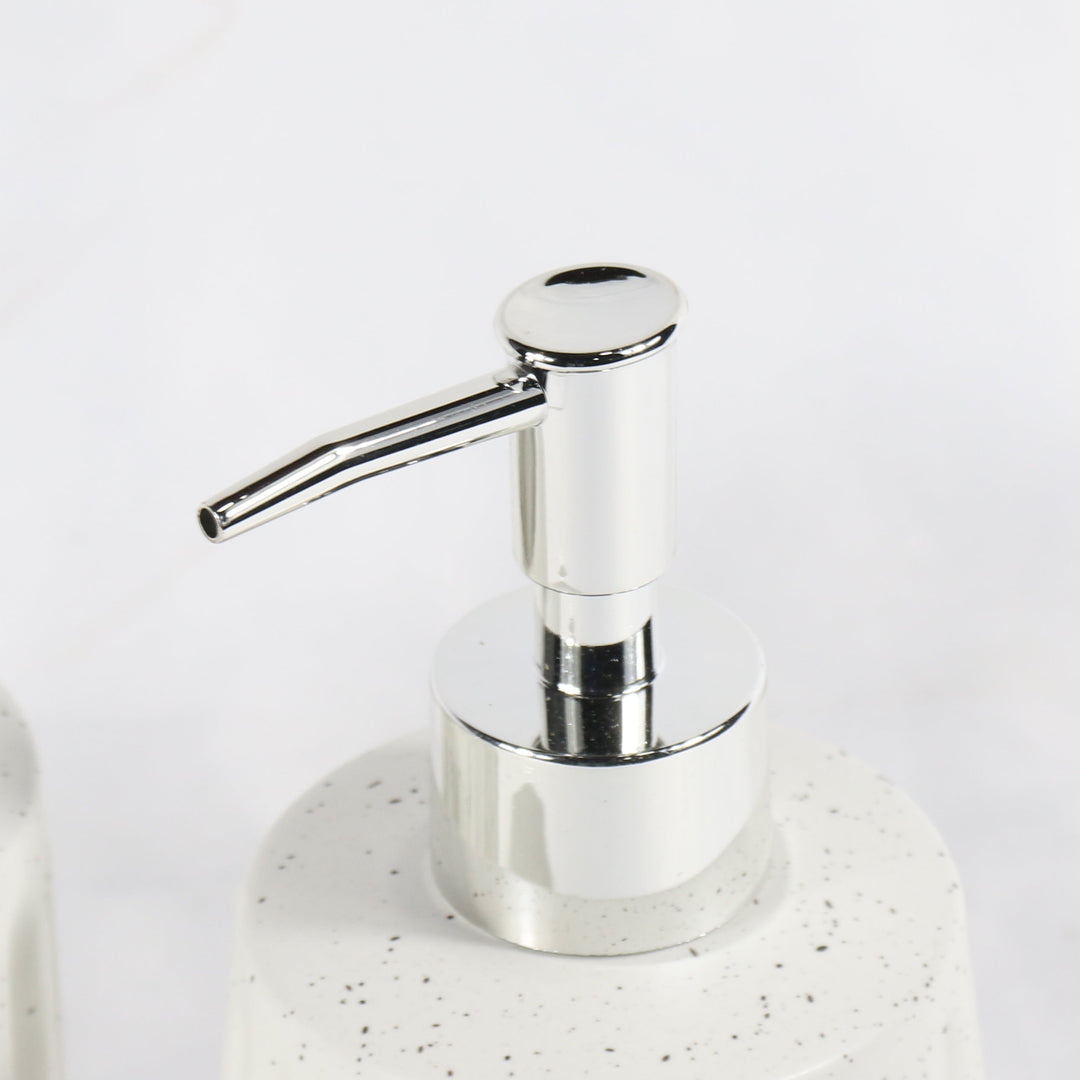 Bathroom ceramic set