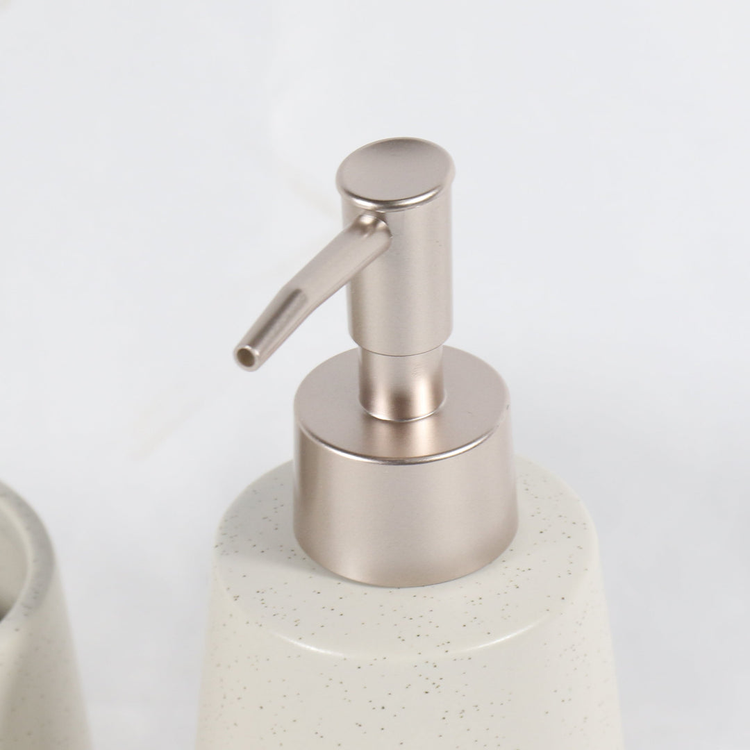 Bathroom ceramic set