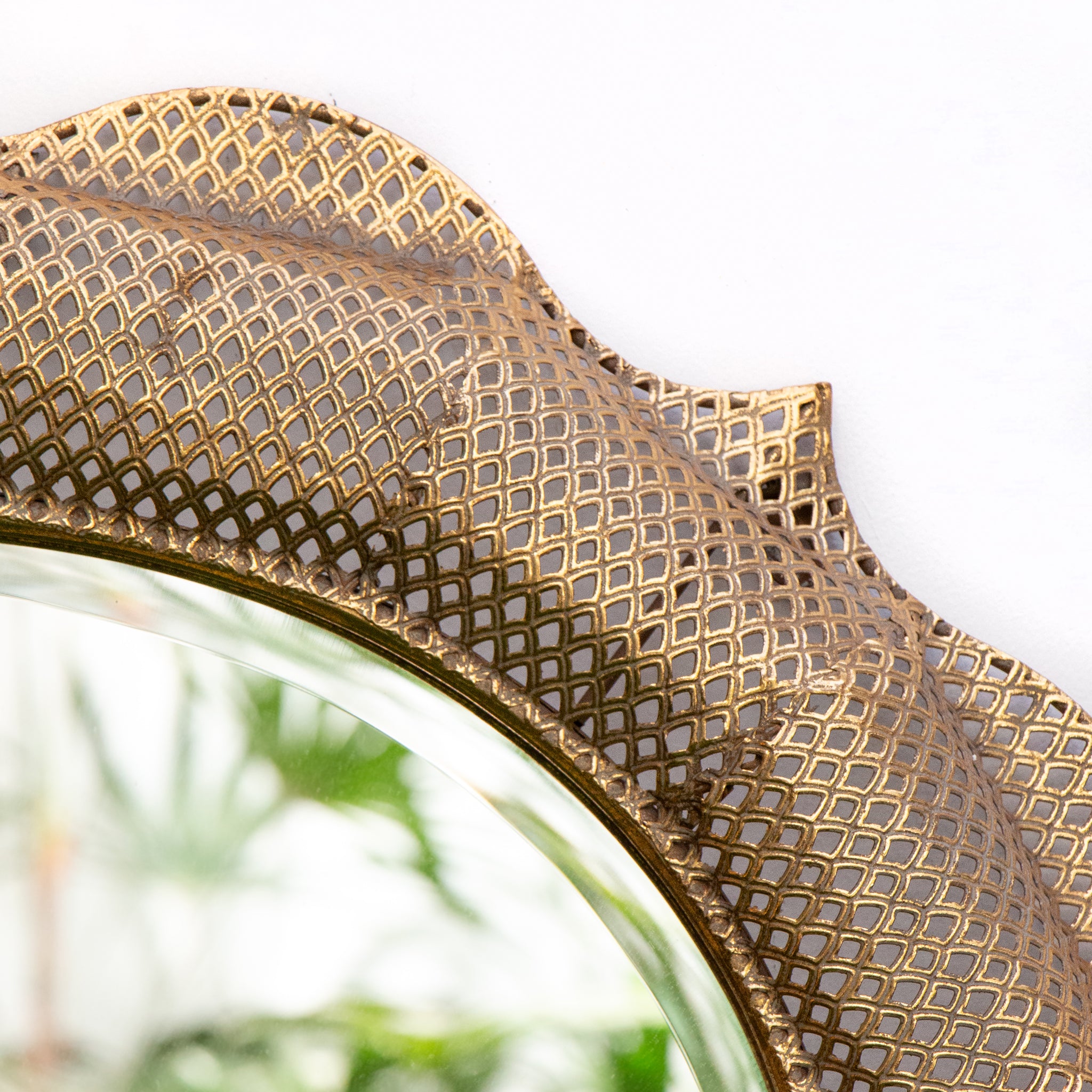 Golden Scalloped Metal Mesh Round Mirror