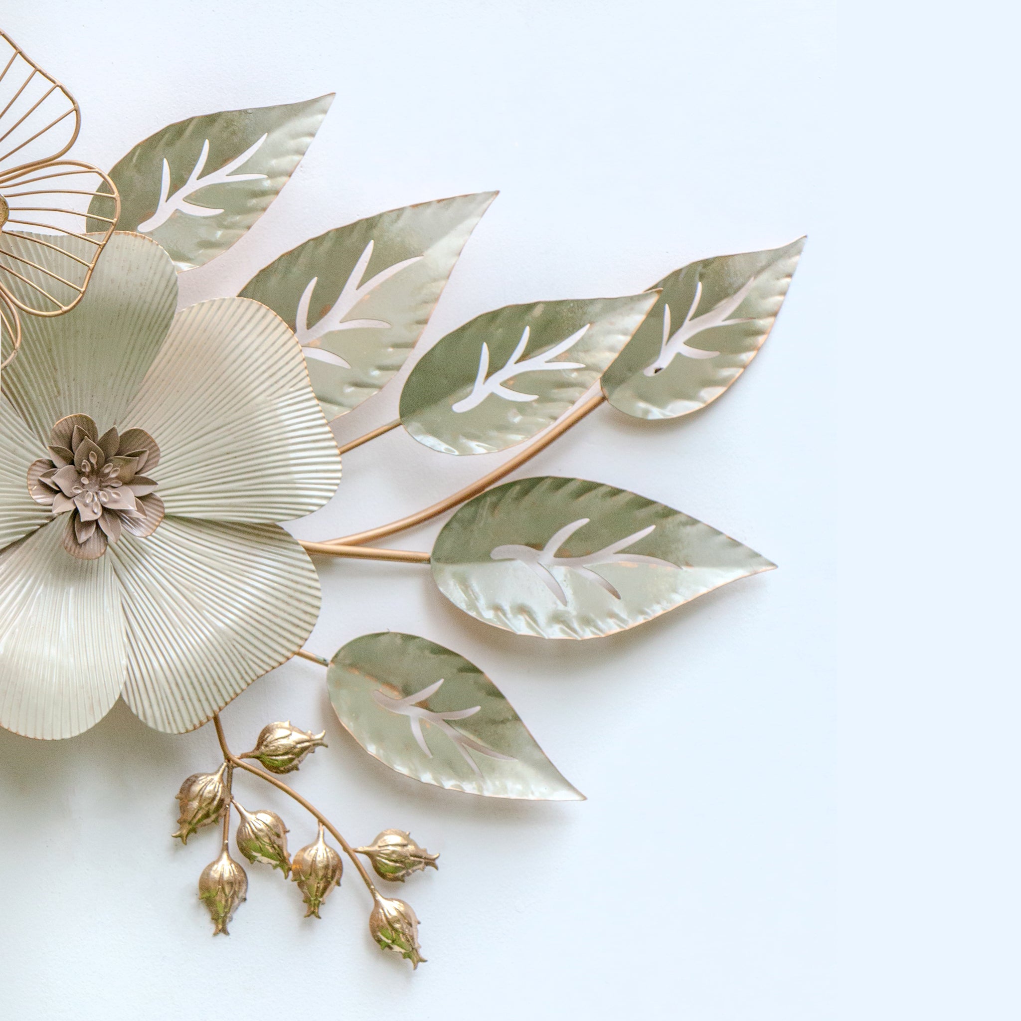 White Flowers with Leaves Wall Deco