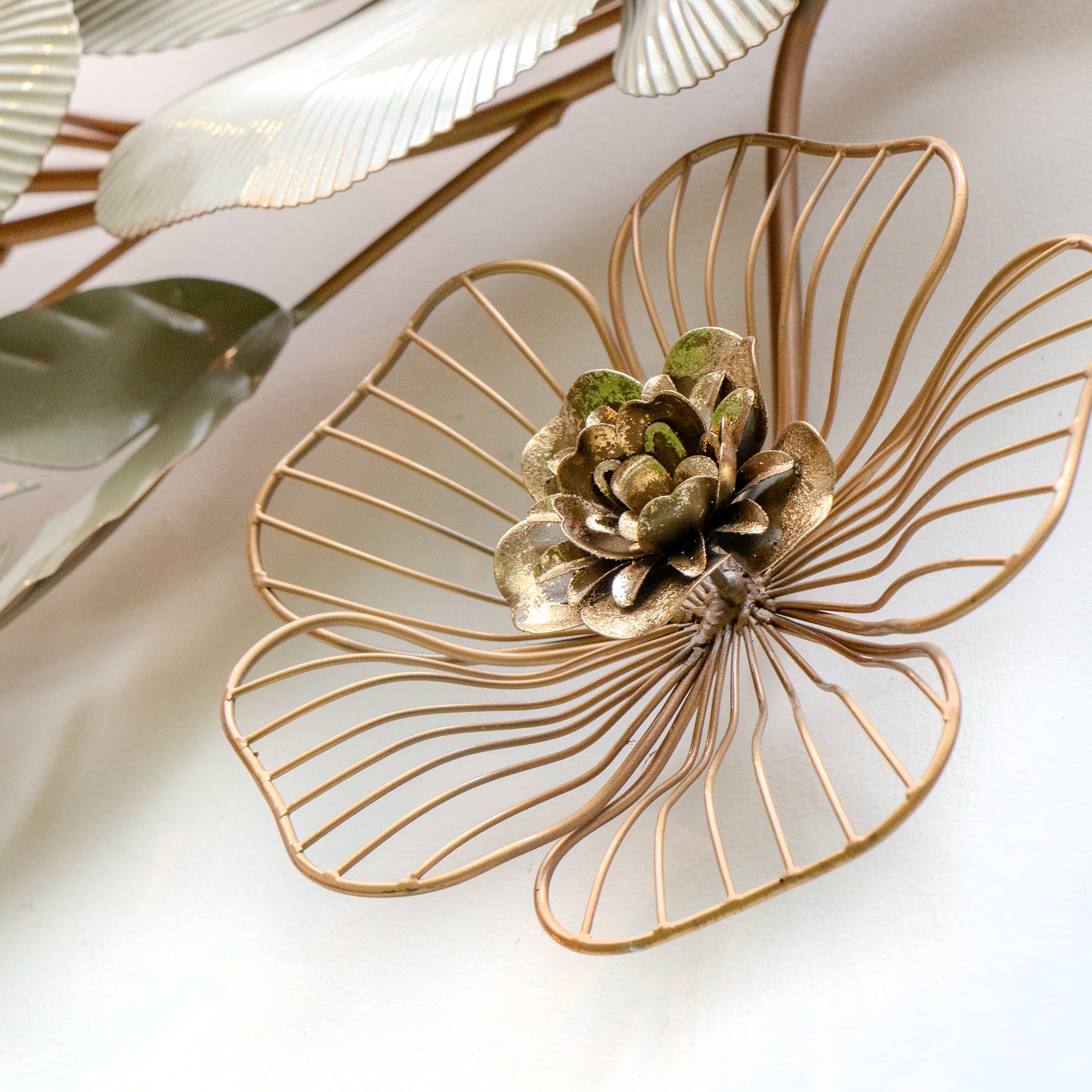 White Flowers with Leaves Wall Deco