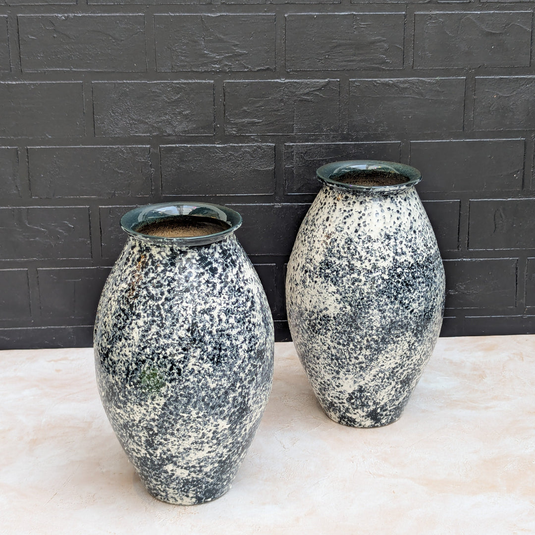 White and black Vase