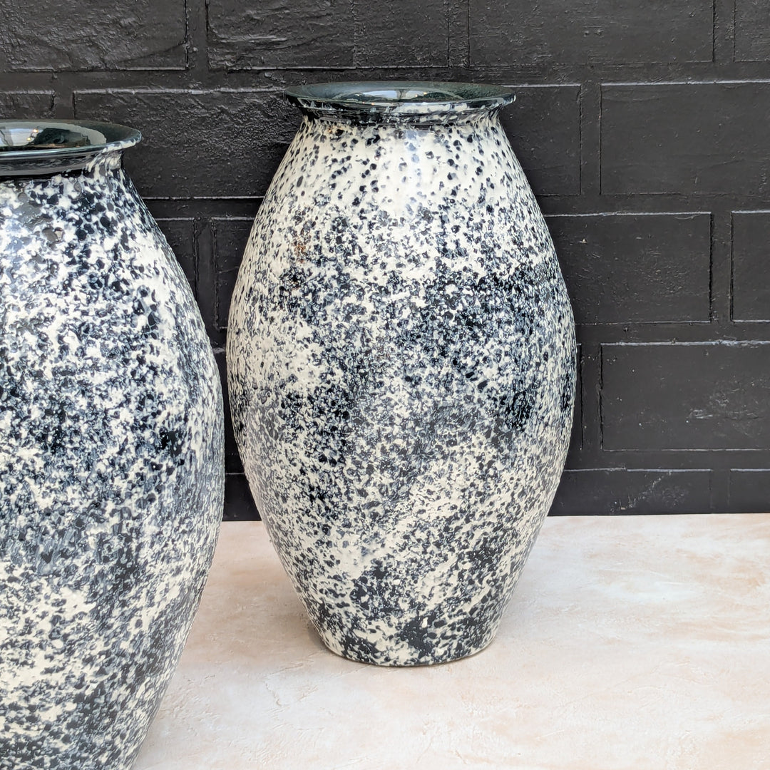 White and black Vase