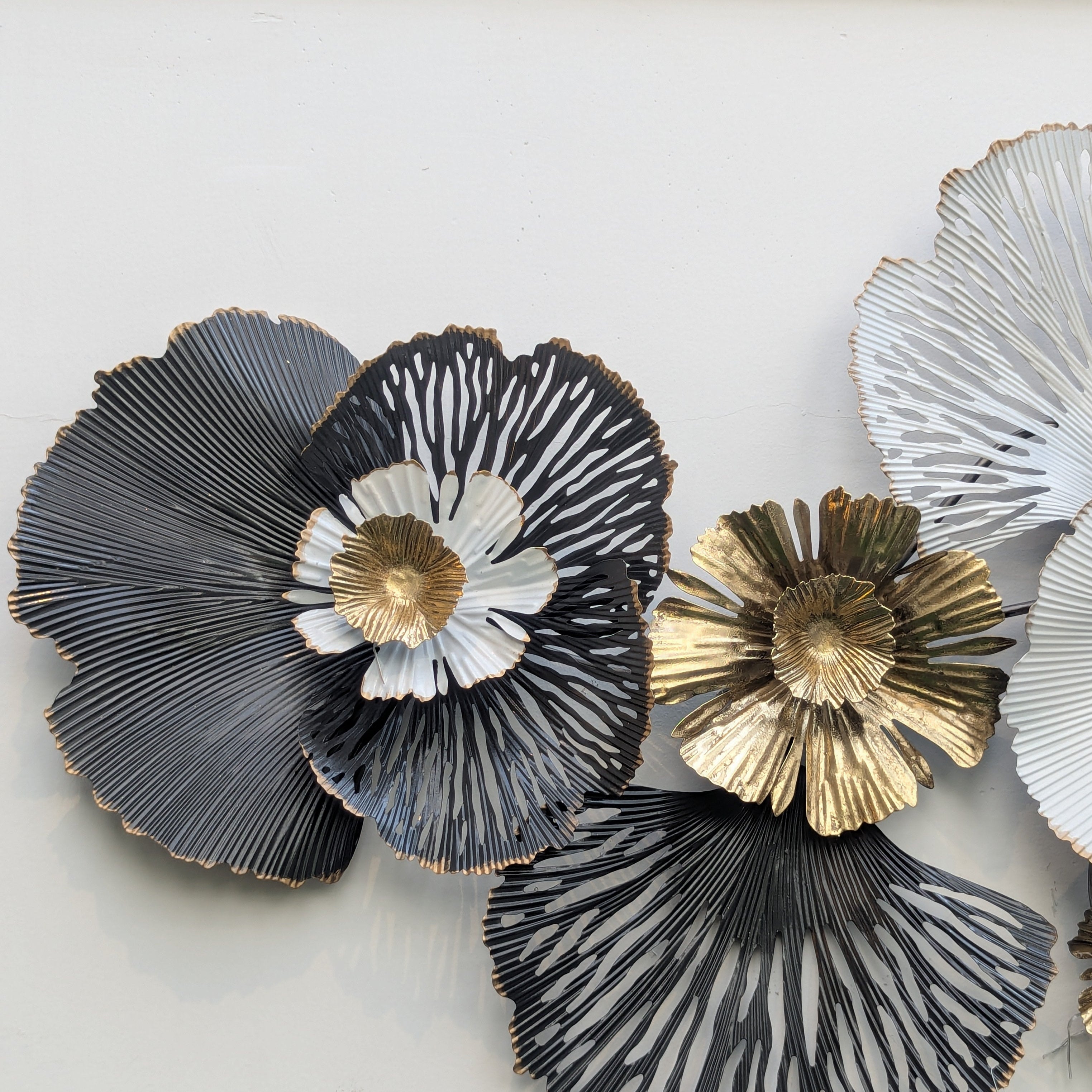 Black and White Flower Deco