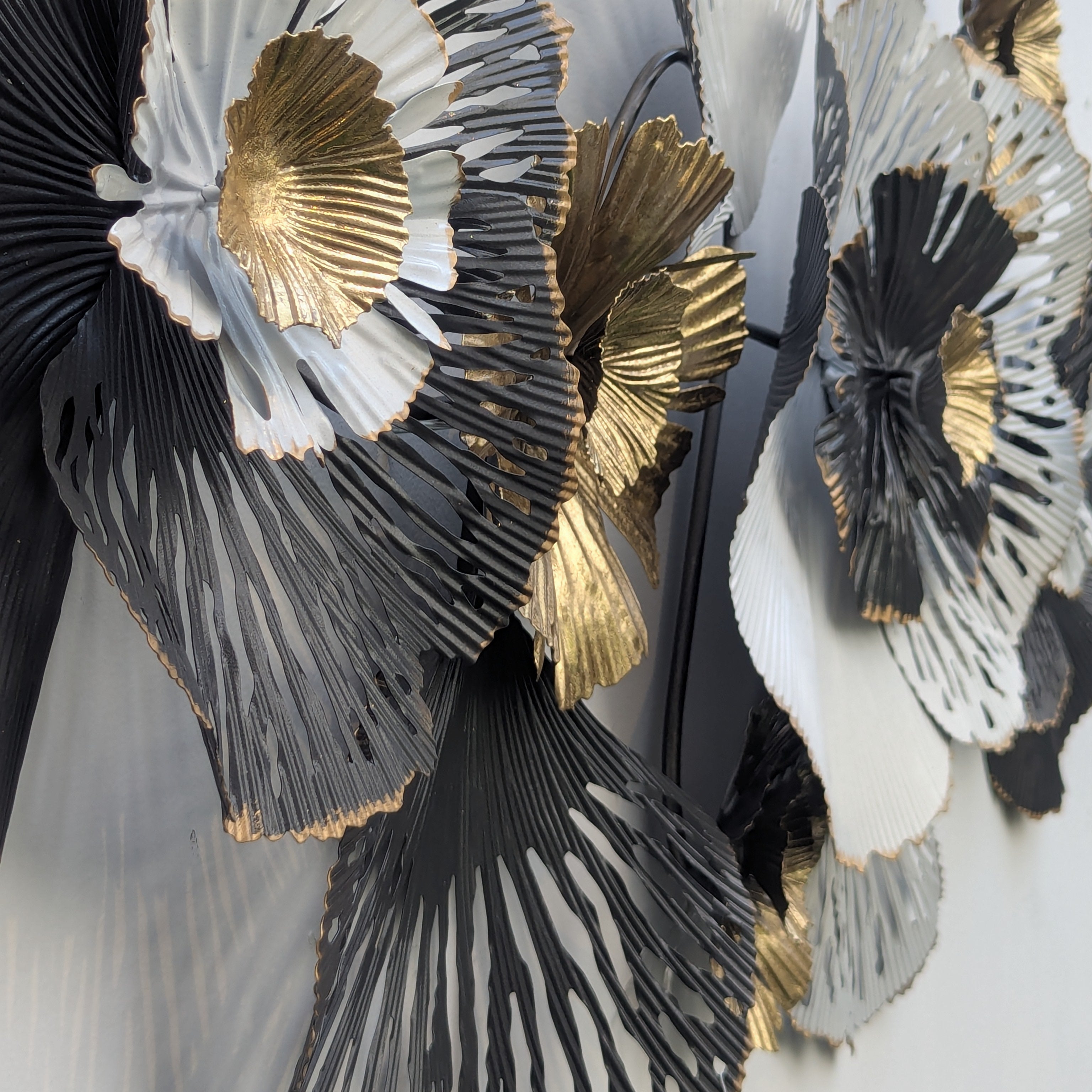 Black and White Flower Deco