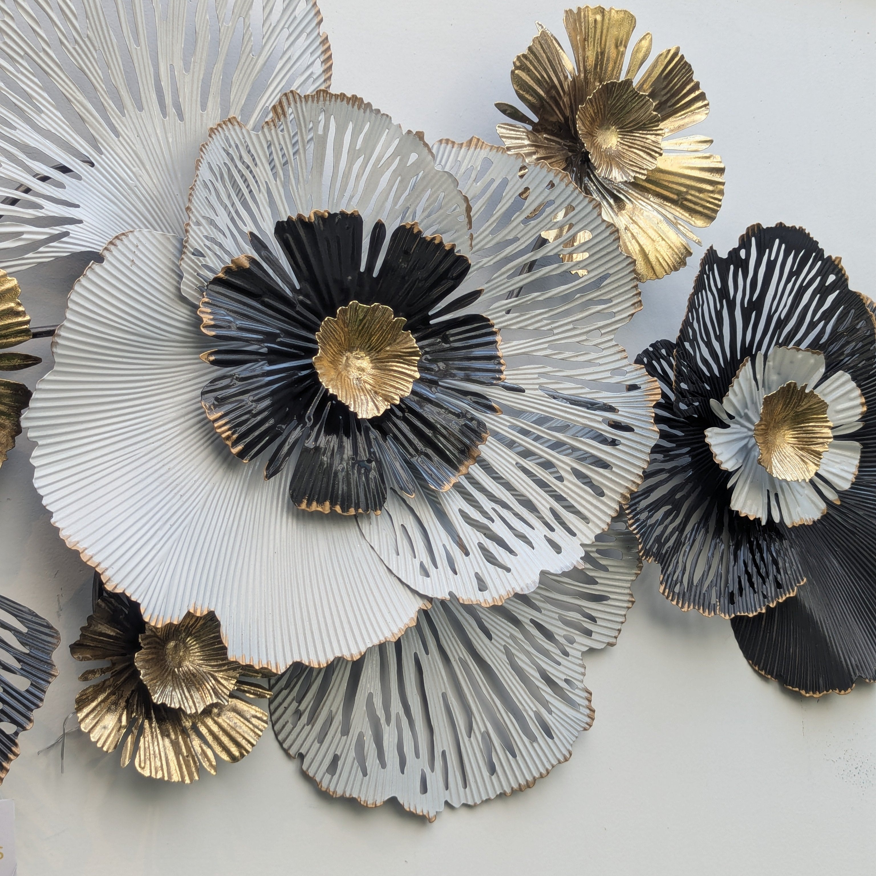 Black and White Flower Deco