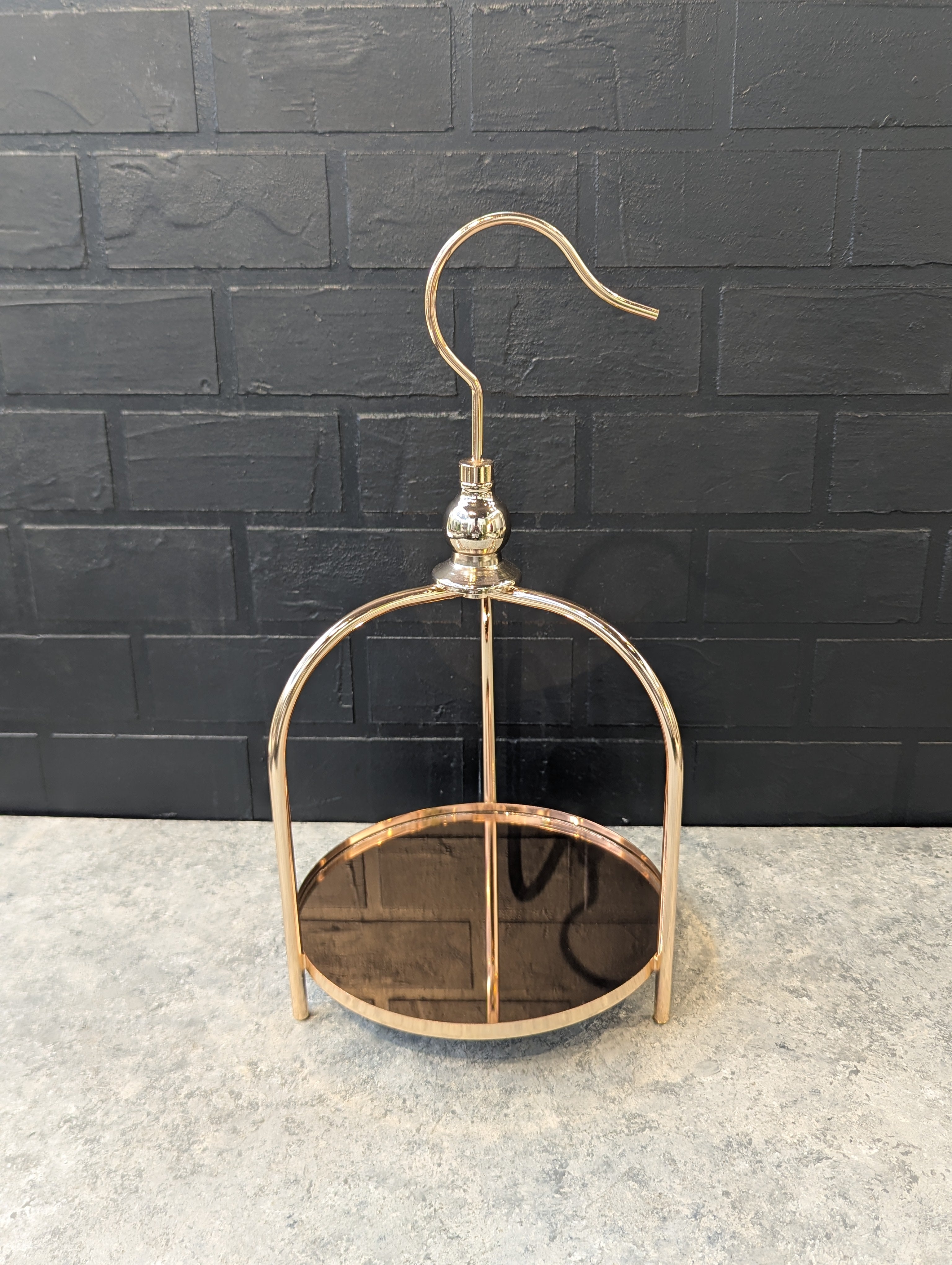 Multi-Tier Server with Hanging Top